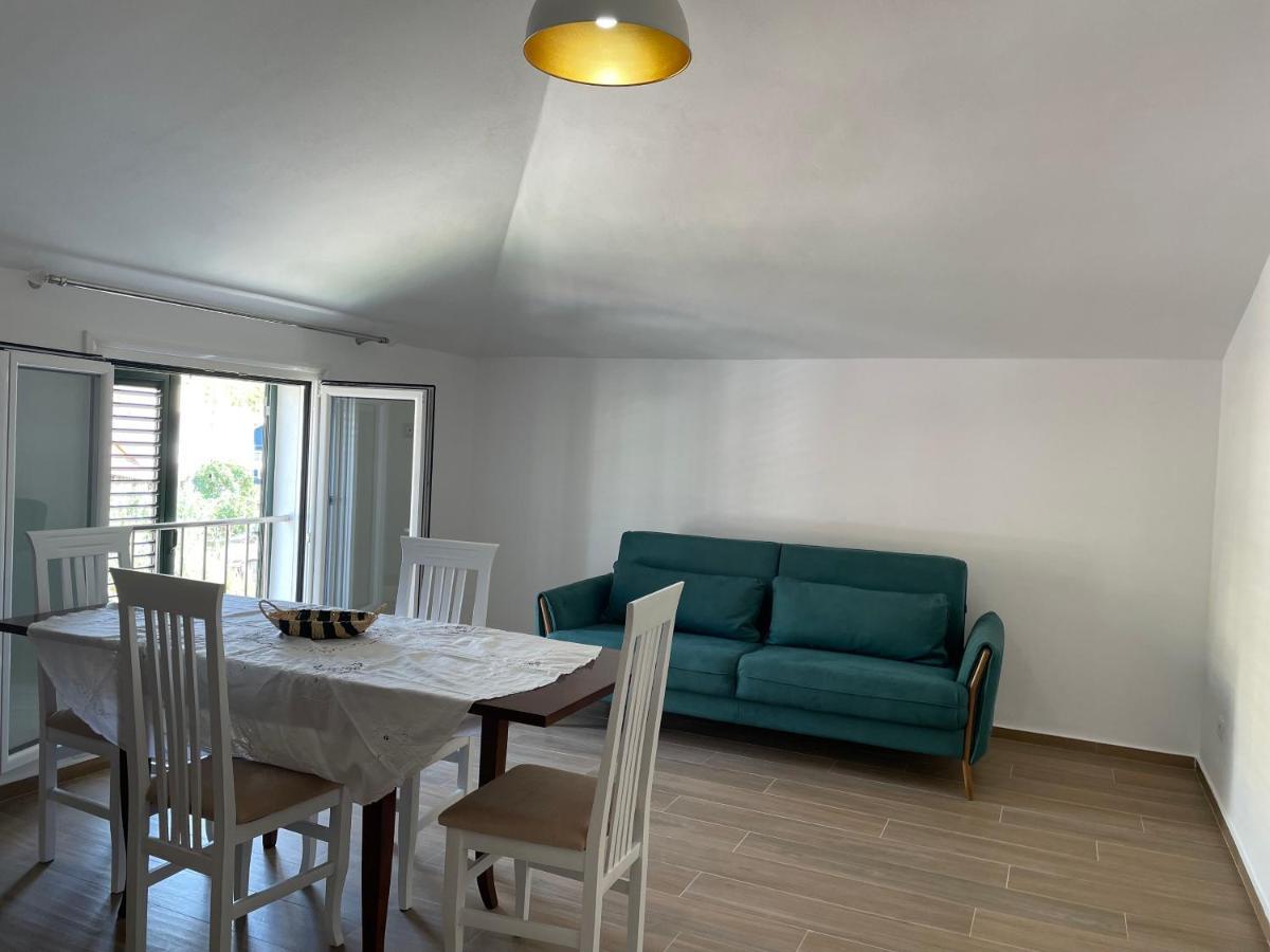 A Casa Di Alice Apartment Orikum Bagian luar foto